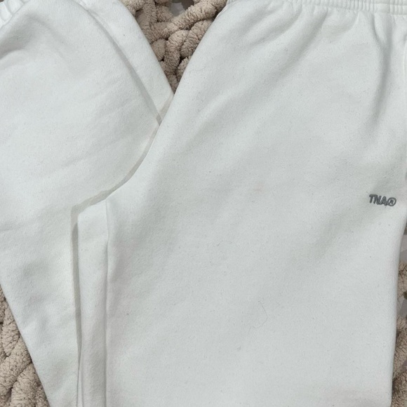 Aritzia TNA White sweatpants - Picture 2 of 4